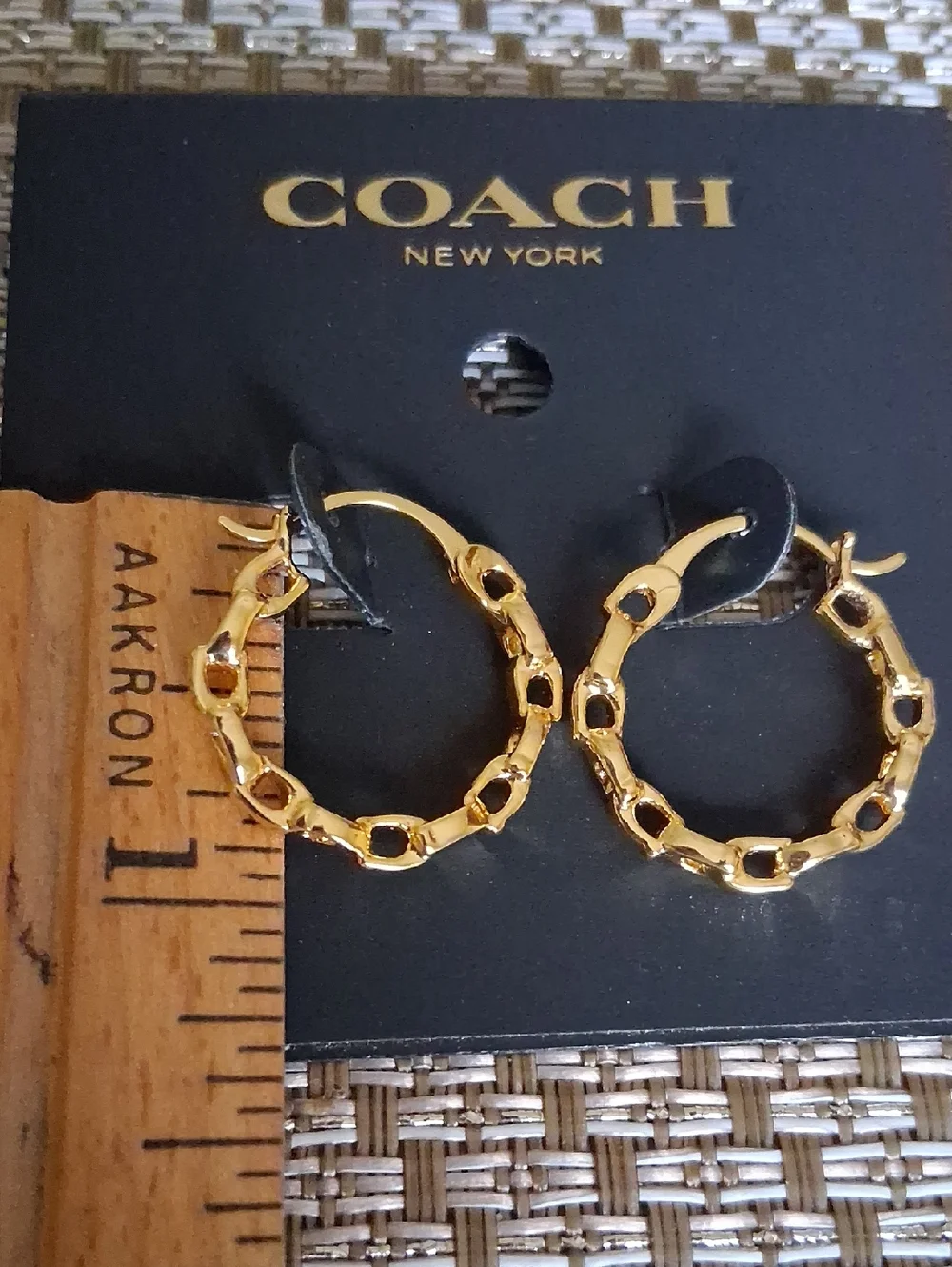 Coach Small Linked C Hoops NWT - Picture 7 of 8